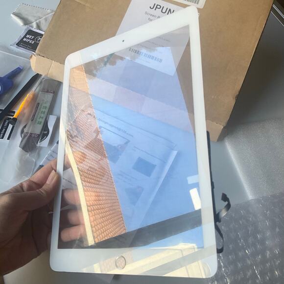 JPUNG Screen Replacement for iPad 5 2017 (White) Fit the Model No.:A1822,A1823 - Picture 3 of 4